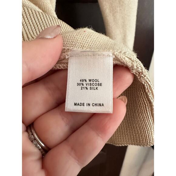 ST. JOHN | Cream Wool Silk Blend V Neck Lightweight 3/4 Sleeve Sweater | Medium - Picture 7 of 9